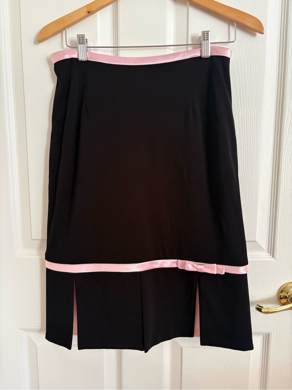 EUC Joseph Ribkoff Black Pencil Skirt with Pink Trim